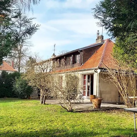 Maison Dans Parc Prive